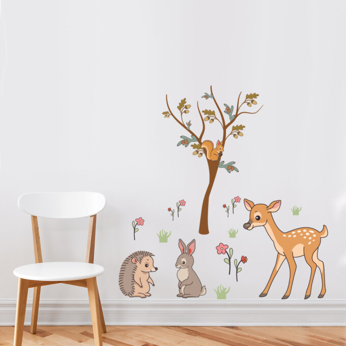 muurstickers-bosdieren-hert-egel-eekhoorn-konijn-eikels-noten-bos-boom-babykamer