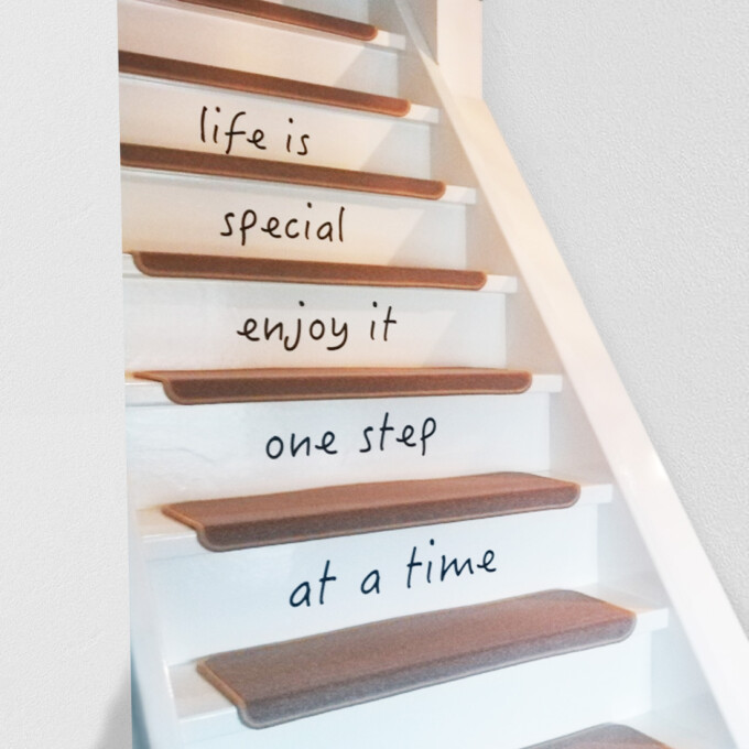 trapsticker-tekst-life-is-special-enjoy-one-step-at-a-time