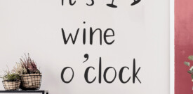 its-wine-o-clock-tekst-sticker-muursticker-keukensticker-keuken