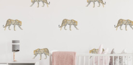 muursticker luipaard patroon waterverf babykamer kinderkamer ideeen roze