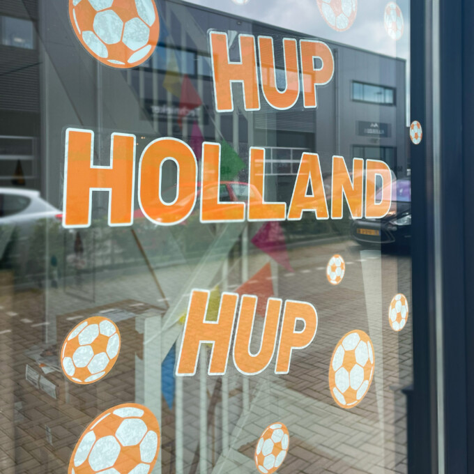 hup holland hup ek raamstickers versiering decoratie vlaggetjes raamdecoratie ideeen goedkoop oranje nederland